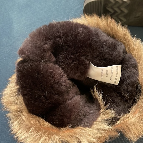 UGG with real fur on inside lining and real sheepskin - Picture 7 of 7
